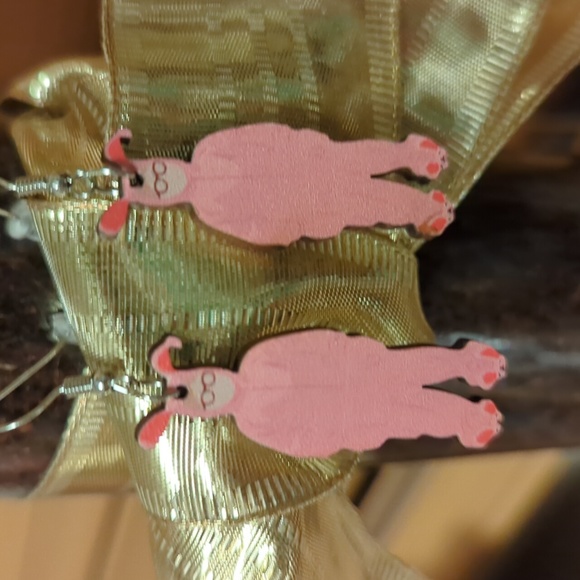 NIP: 🩷🐇🎄🎁 CHRISTMAS STORY 🤓RALPHIE'S PINK NIGHTMARE wooden dangle earrings! - Picture 3 of 6